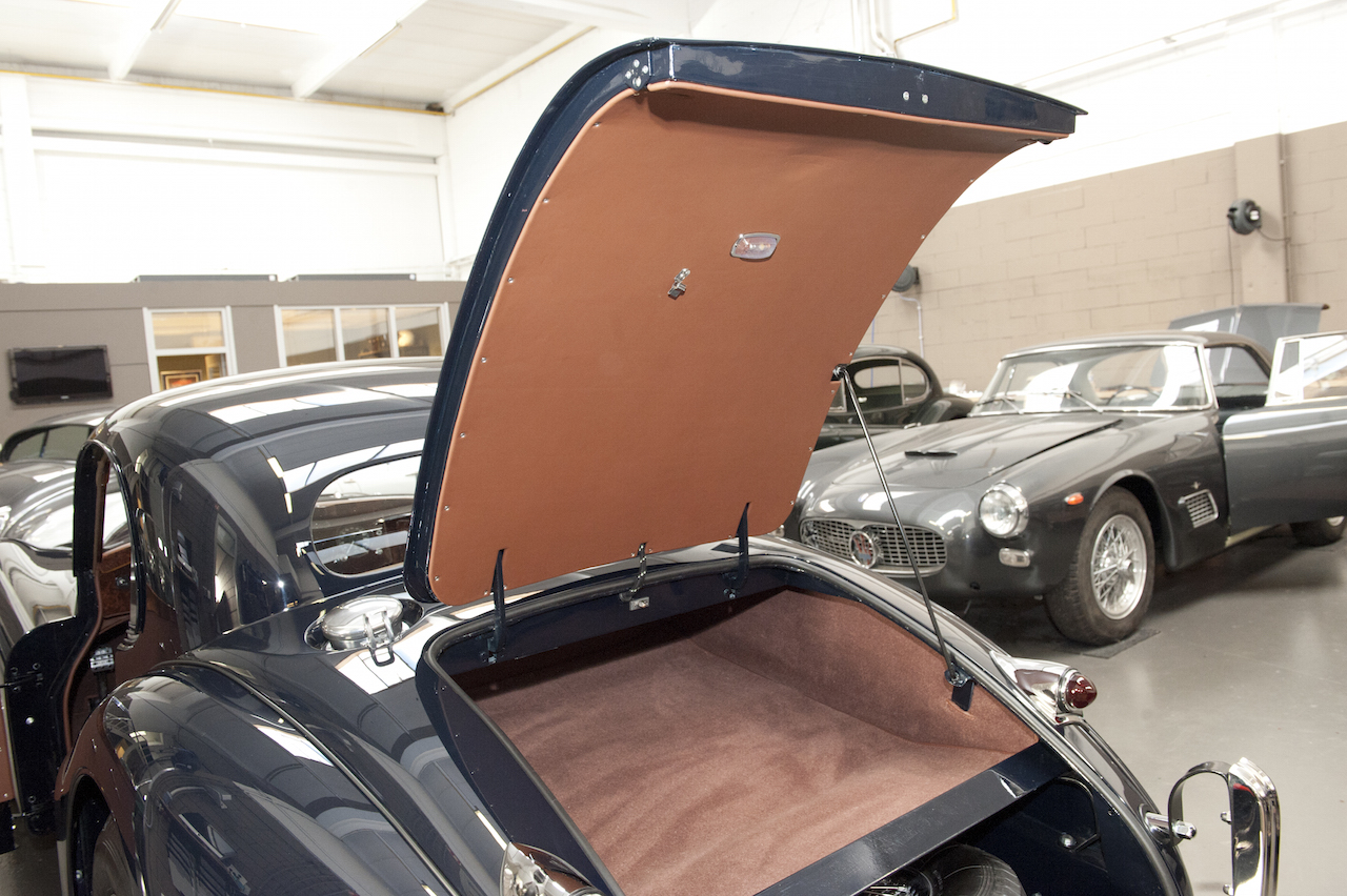 Jaguar XK 120 FHC – 12