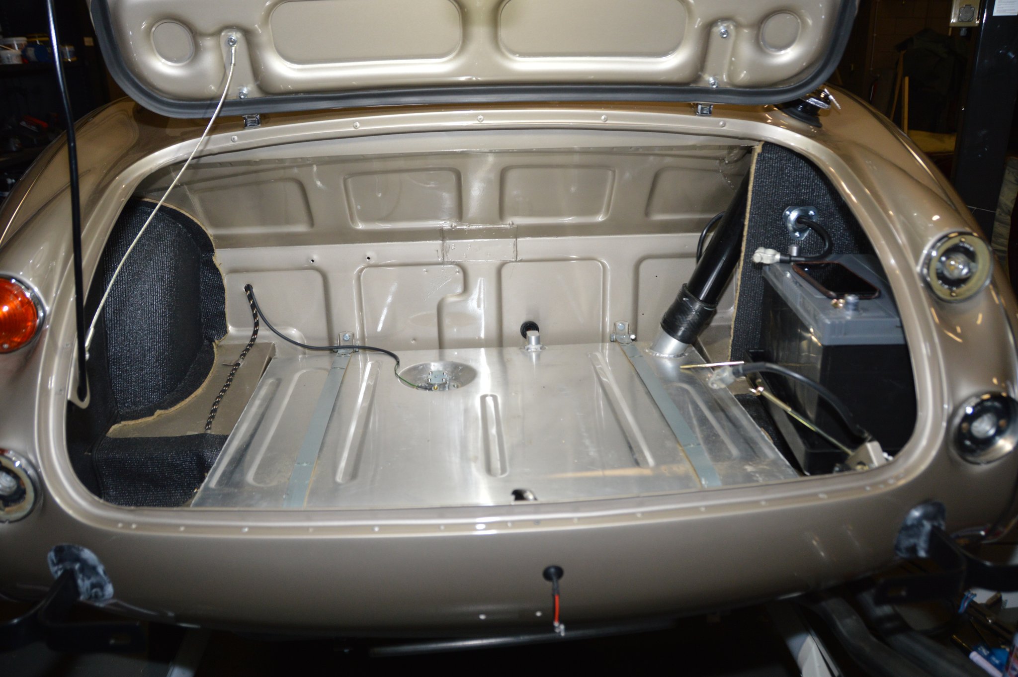 Austin Healey MKIII 3000 Golden Beige – 8