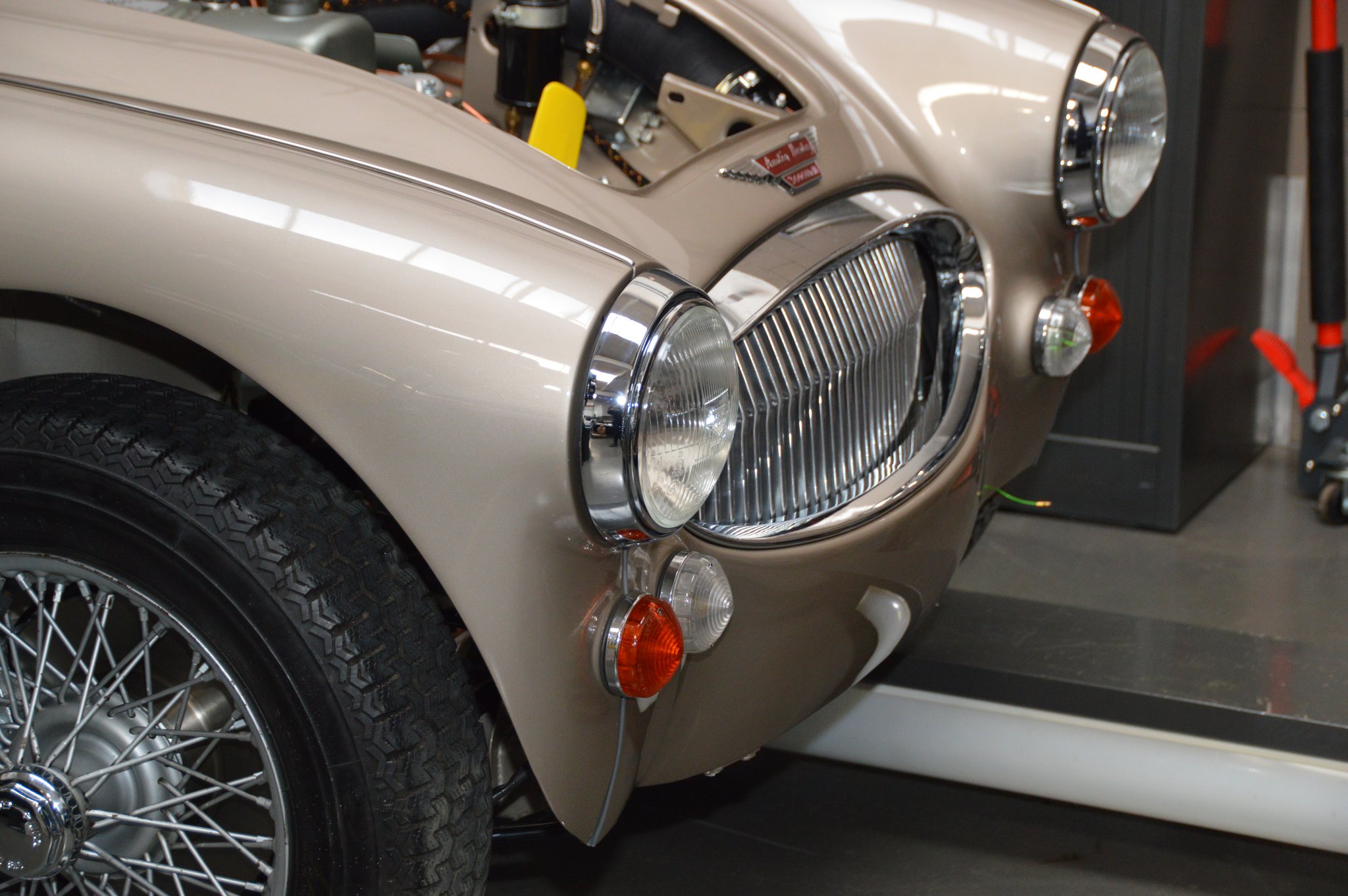 Austin Healey MKIII 3000 Golden Beige – 3