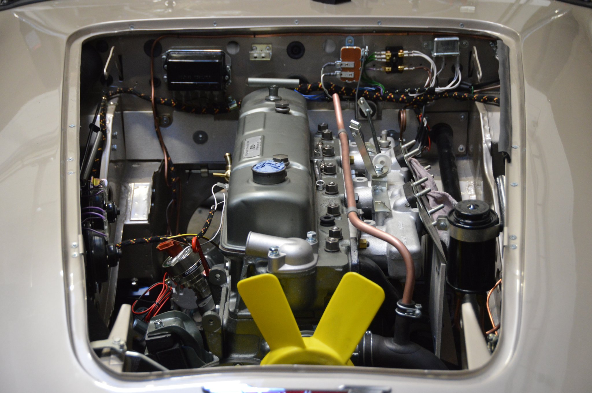 Austin Healey MKIII 3000 Golden Beige – 9