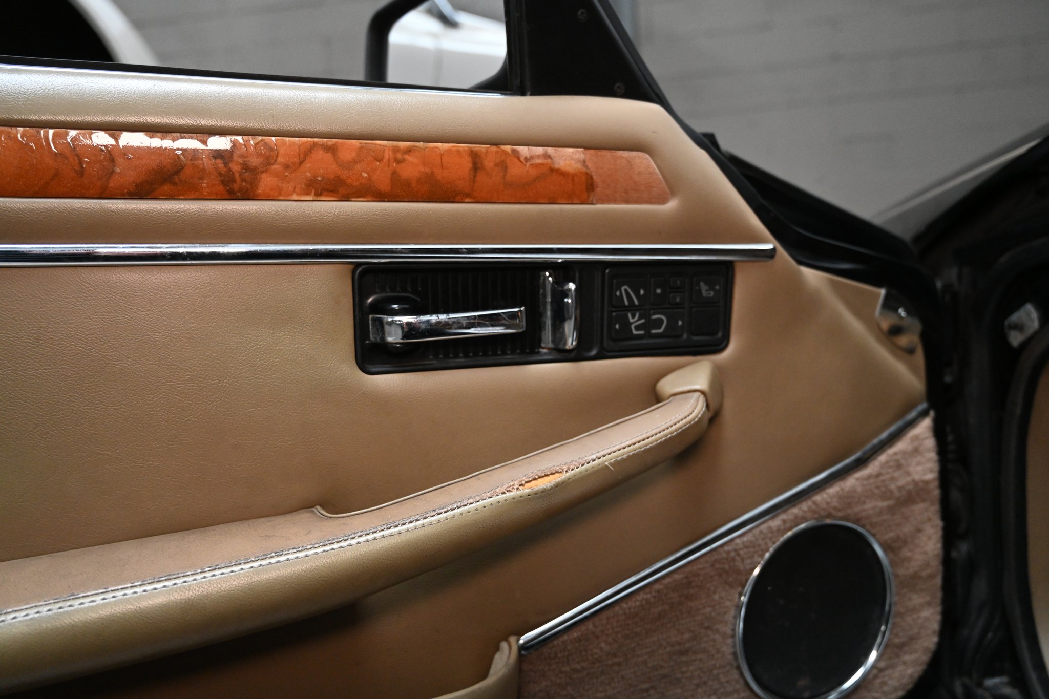 Jaguar XJS custom interior – 1