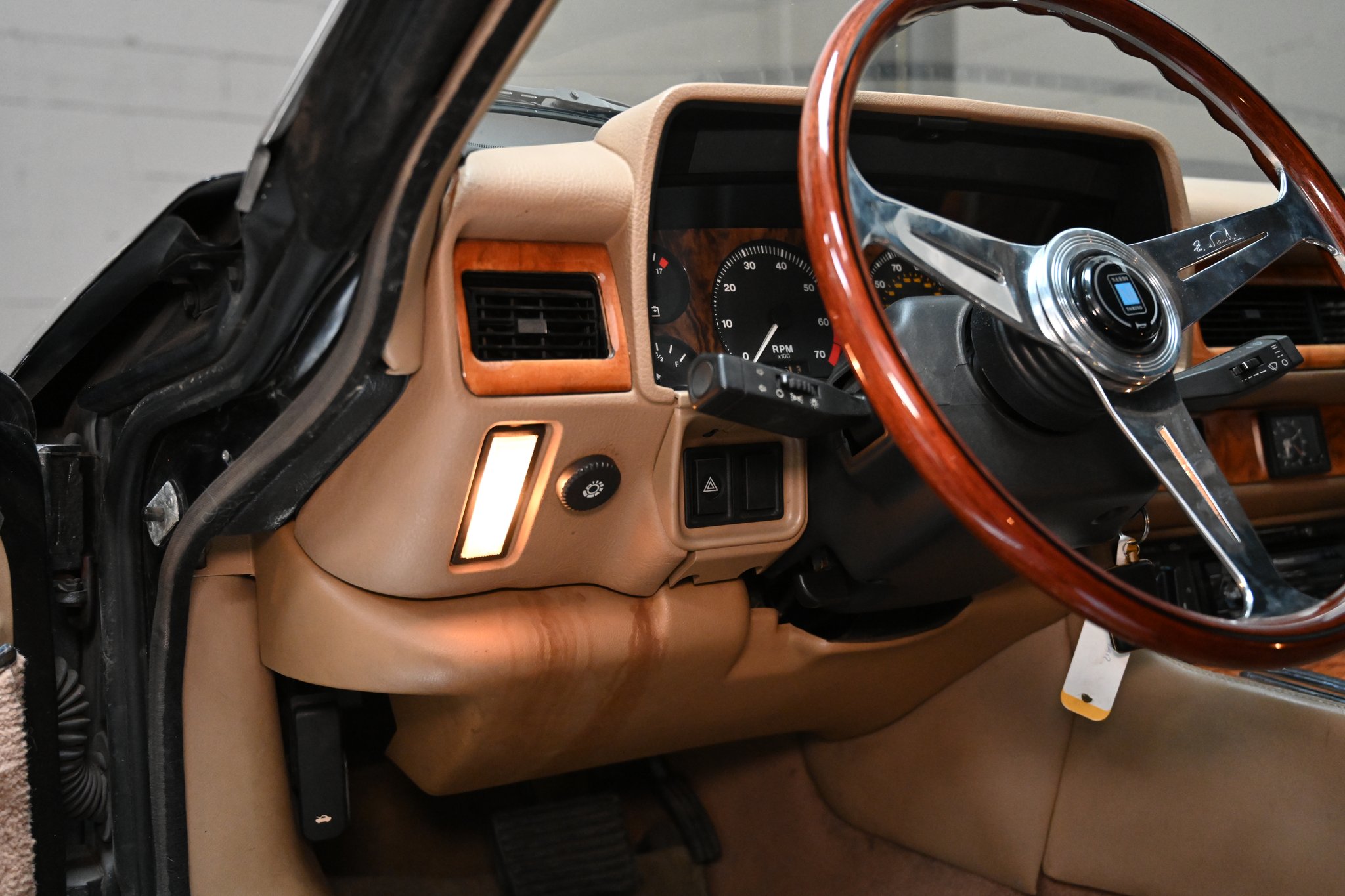 Jaguar XJS custom interior – 2