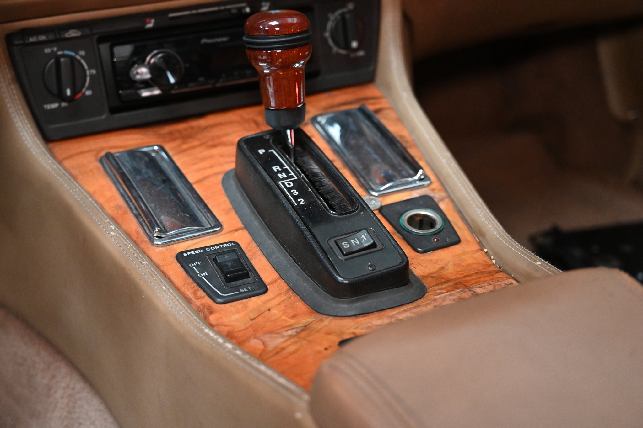 Jaguar XJS custom interior – 3