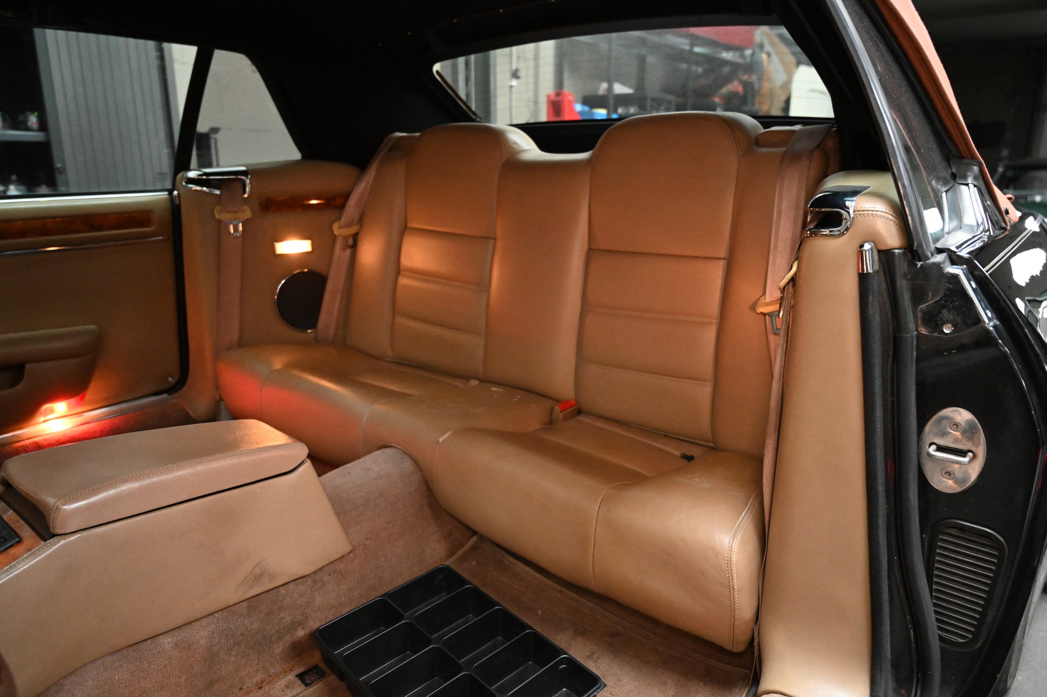 Jaguar XJS custom interior – 4