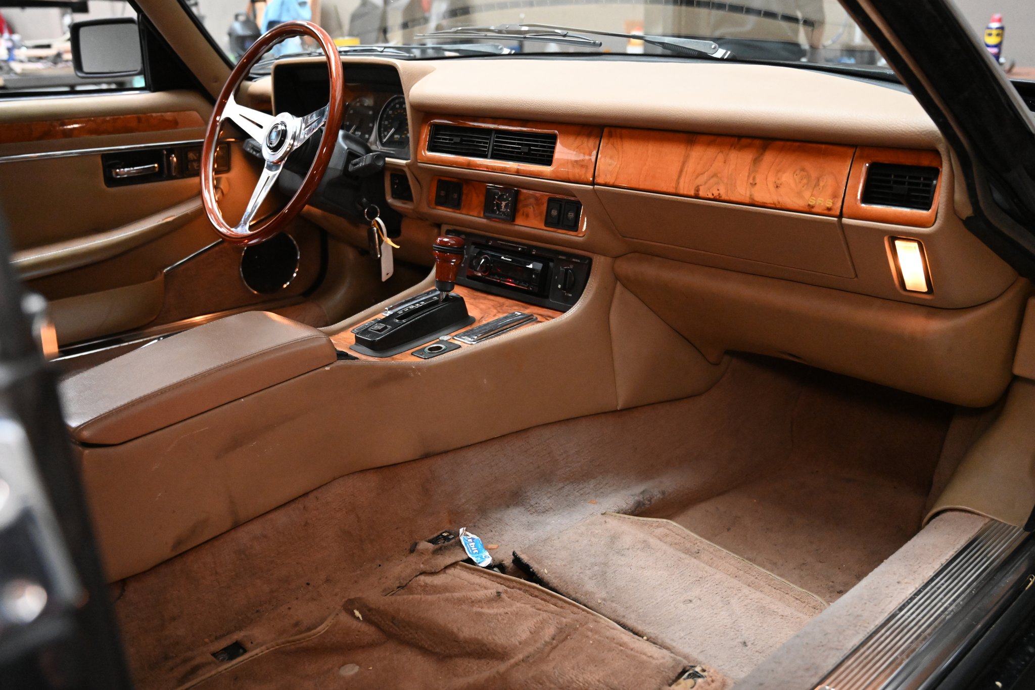 Jaguar XJS custom interior – 5