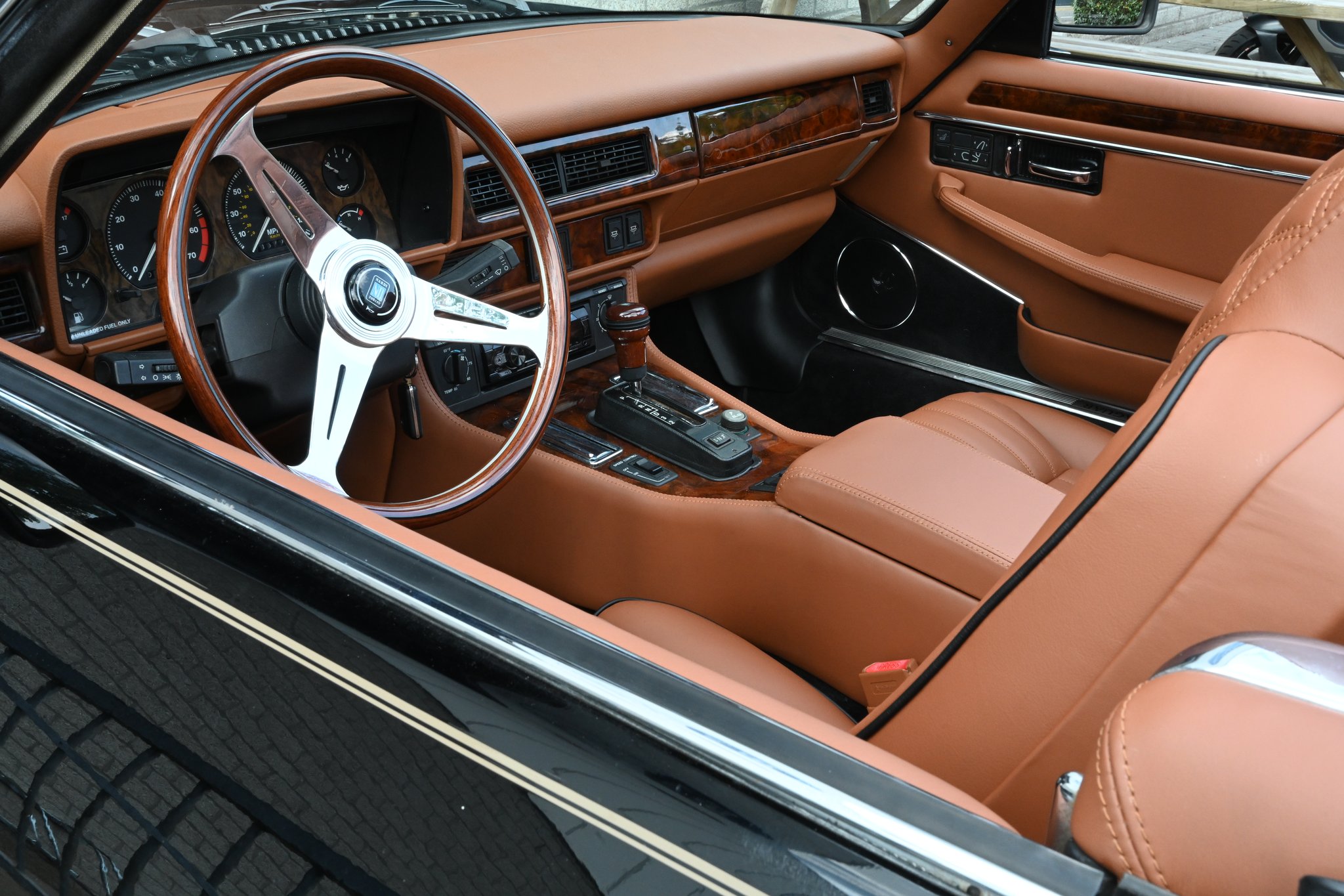 Jaguar XJS custom interior – 19