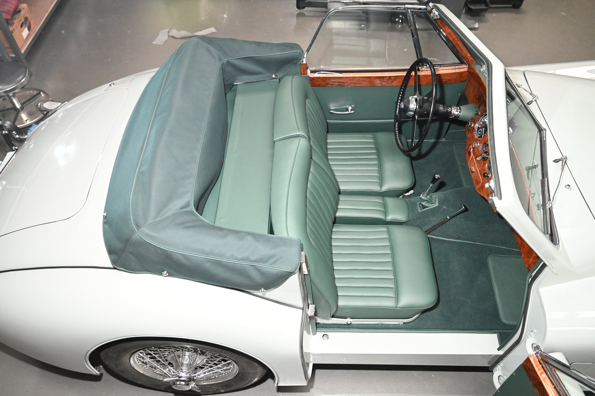 Jaguar XK 120 DHC Interior – 36