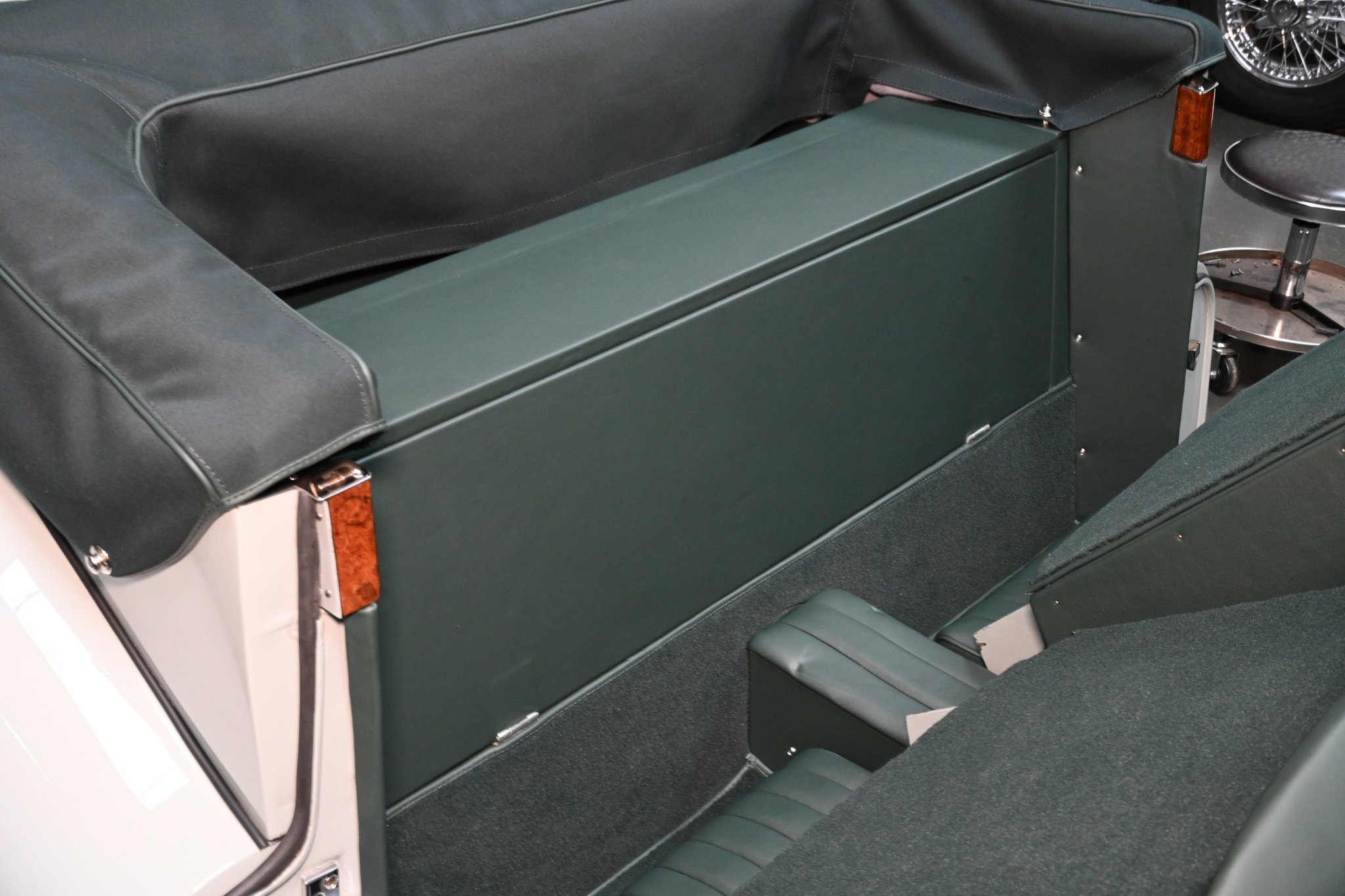 Jaguar XK 120 DHC Interior – 22