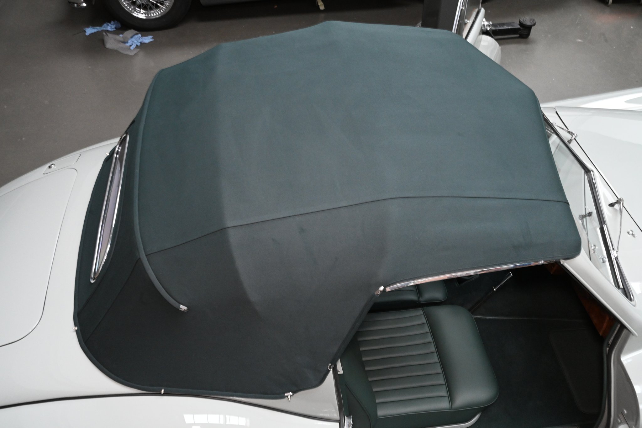 Jaguar XK 120 DHC Interior – 18