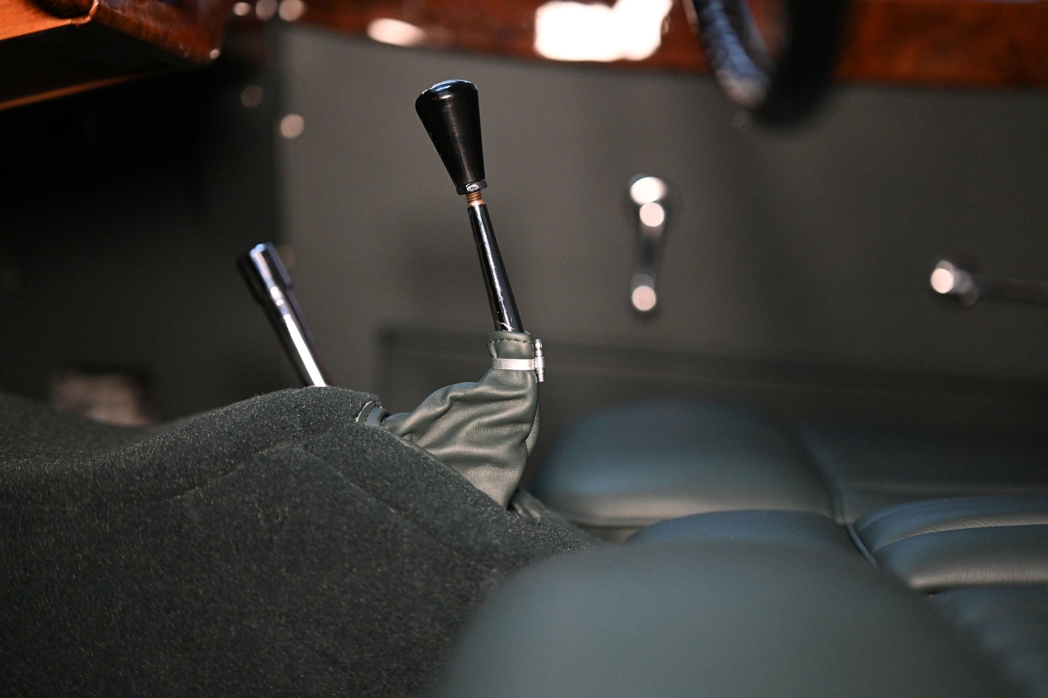 Jaguar XK 120 DHC Interior – 13