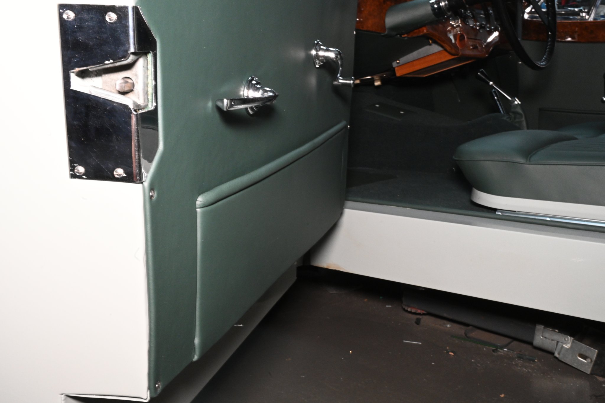 Jaguar XK 120 DHC Interior – 11