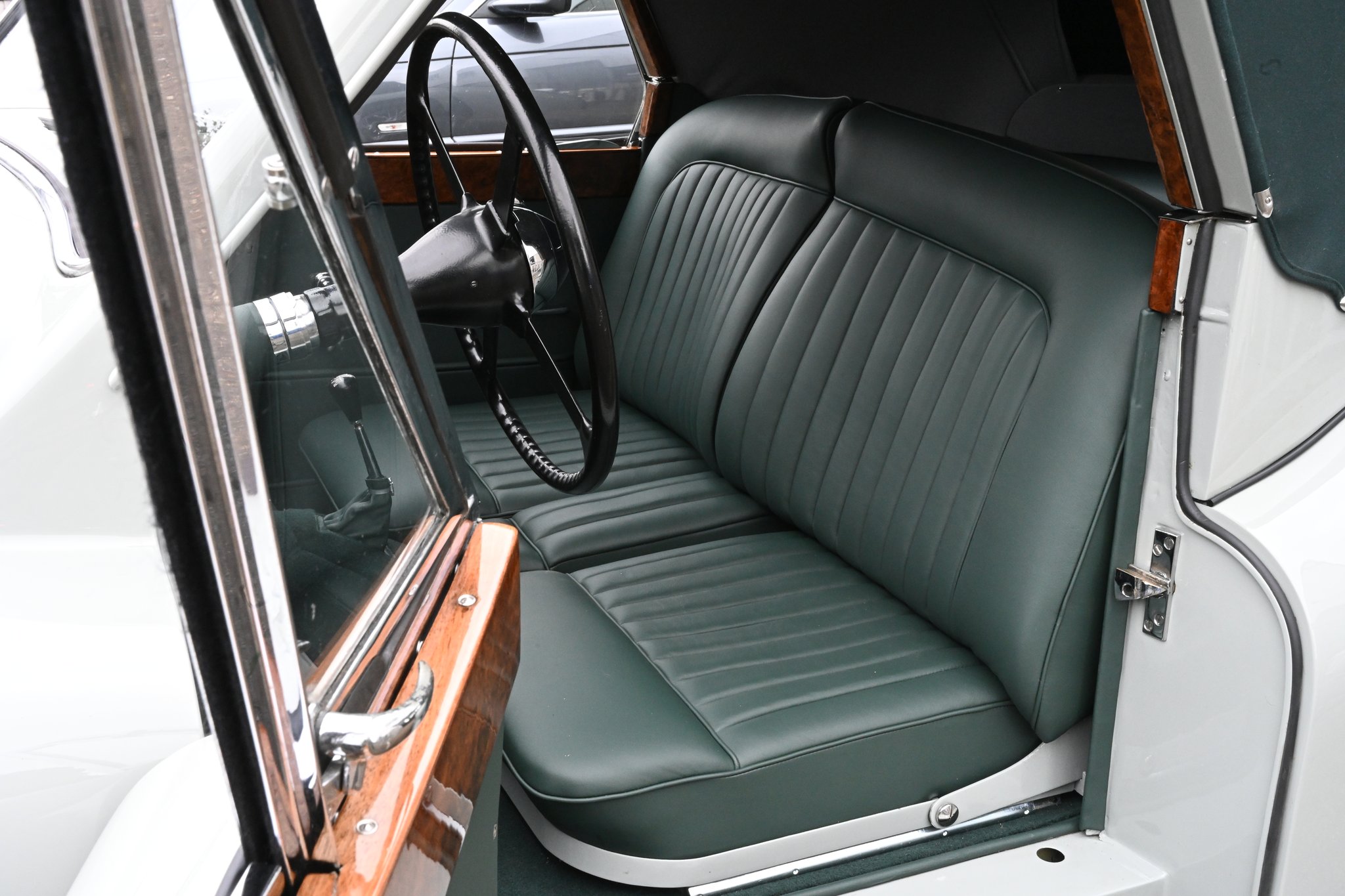 Jaguar XK 120 DHC Interior – 1