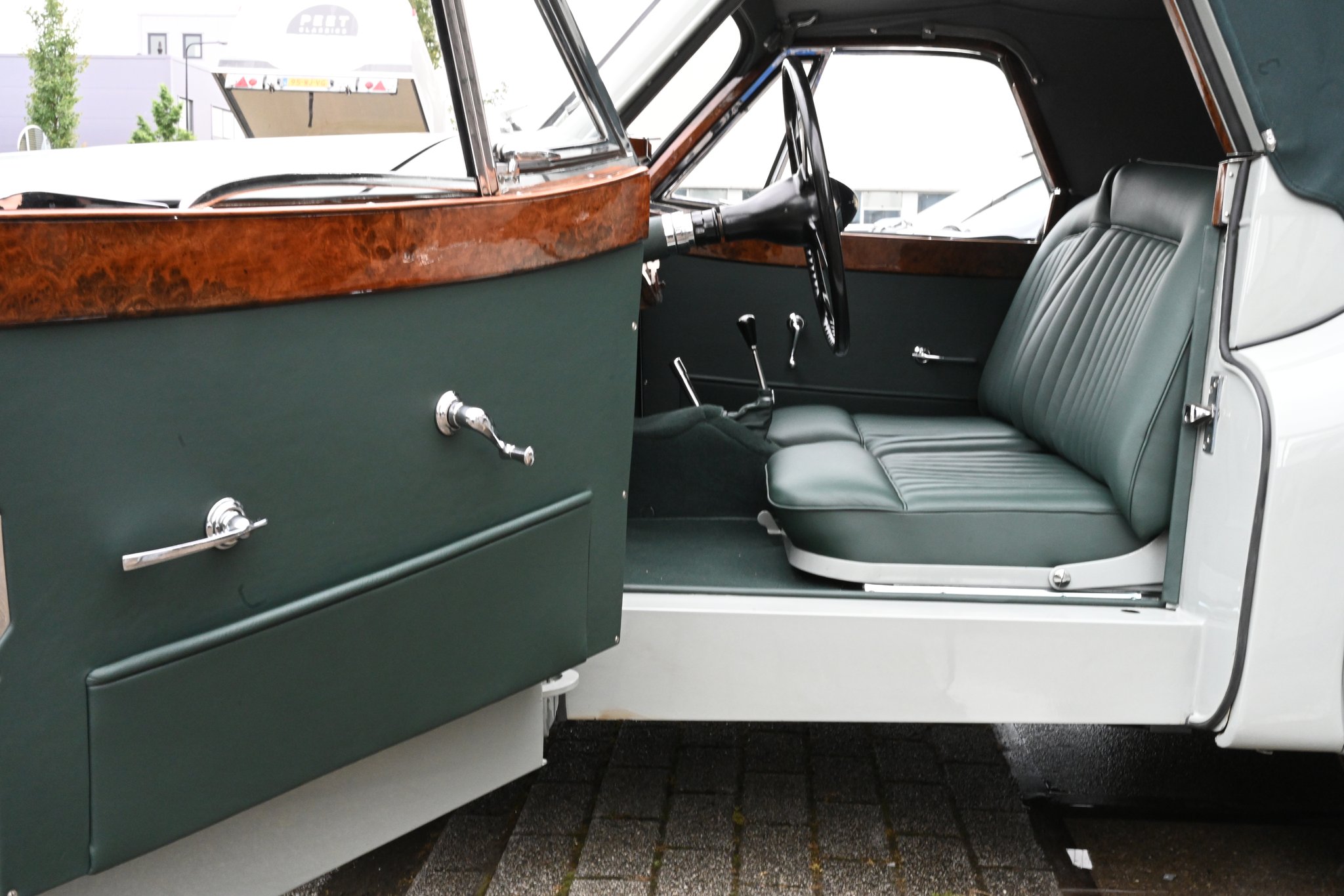 Jaguar XK 120 DHC Interior – 2