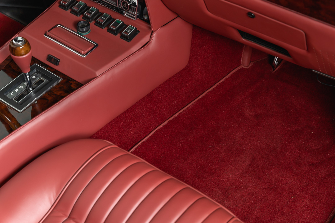 Aston Martin V8 Volante – 6