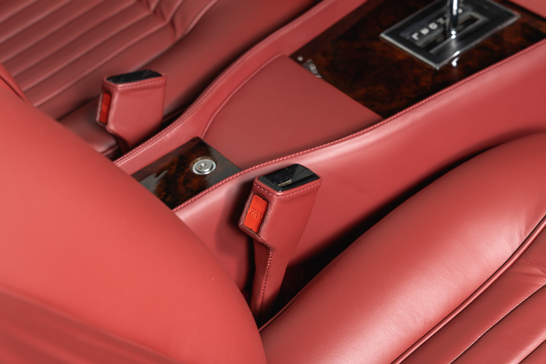 Aston Martin V8 Volante – 7