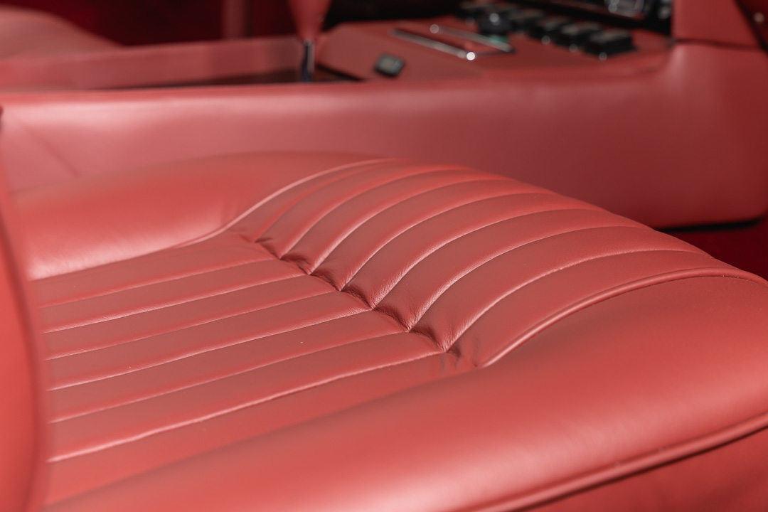 Aston Martin V8 Volante – 10