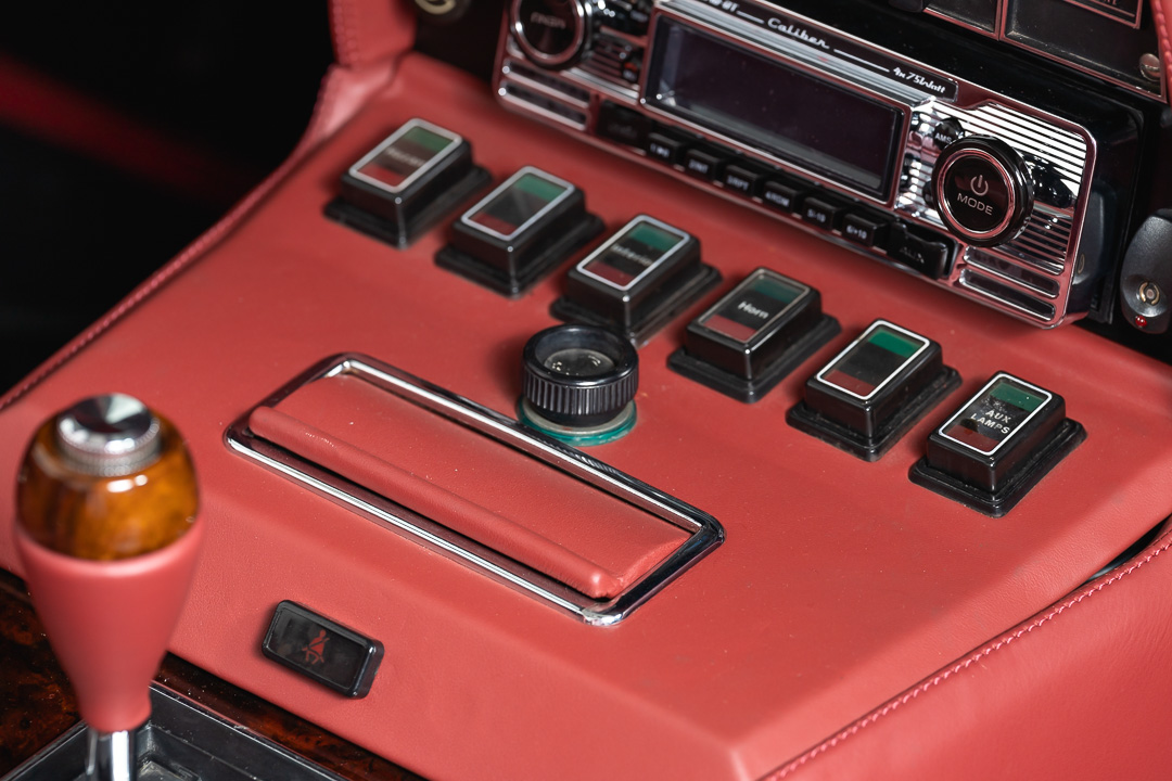 Aston Martin V8 Volante – 22