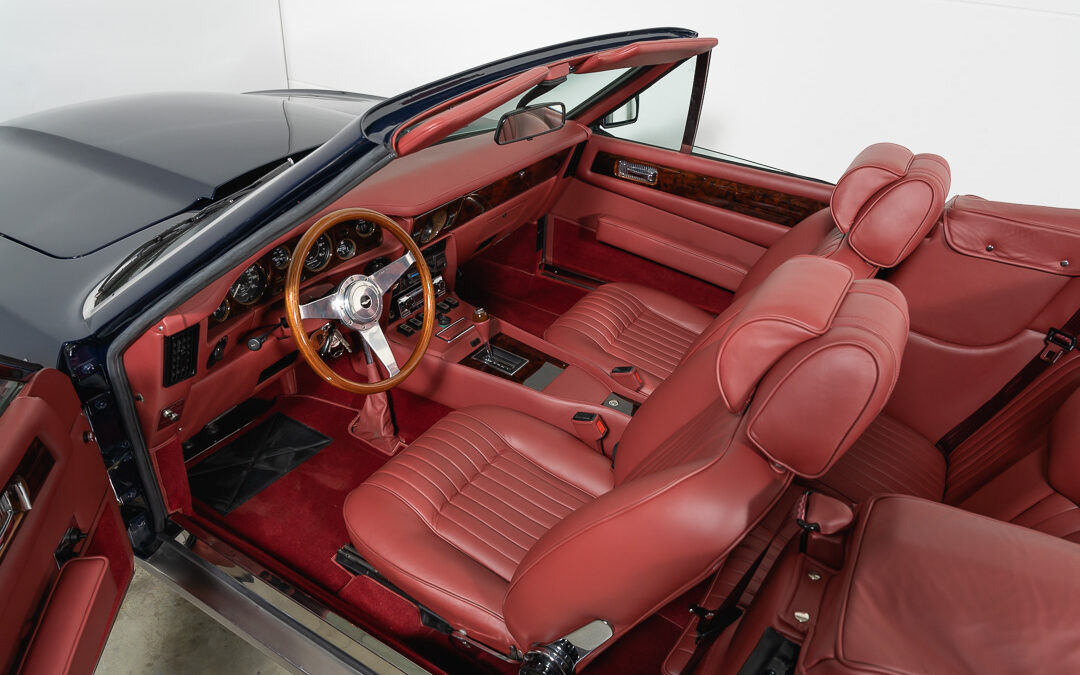 Aston Martin V8 Volante