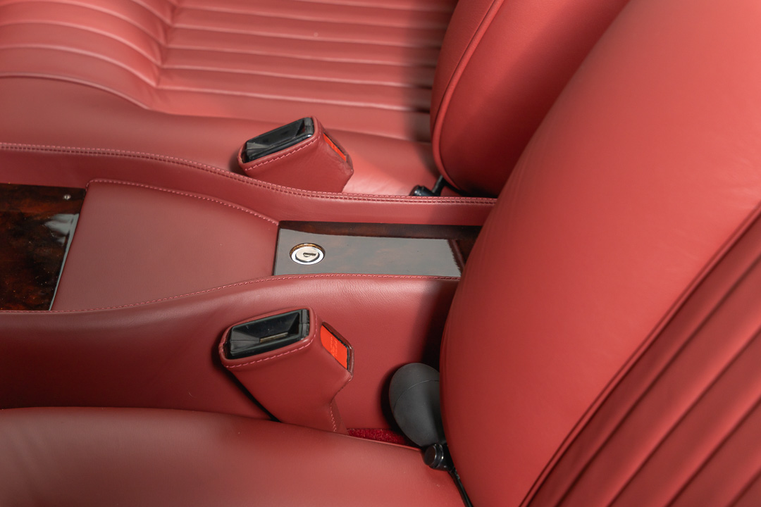 Aston Martin V8 Volante – 29