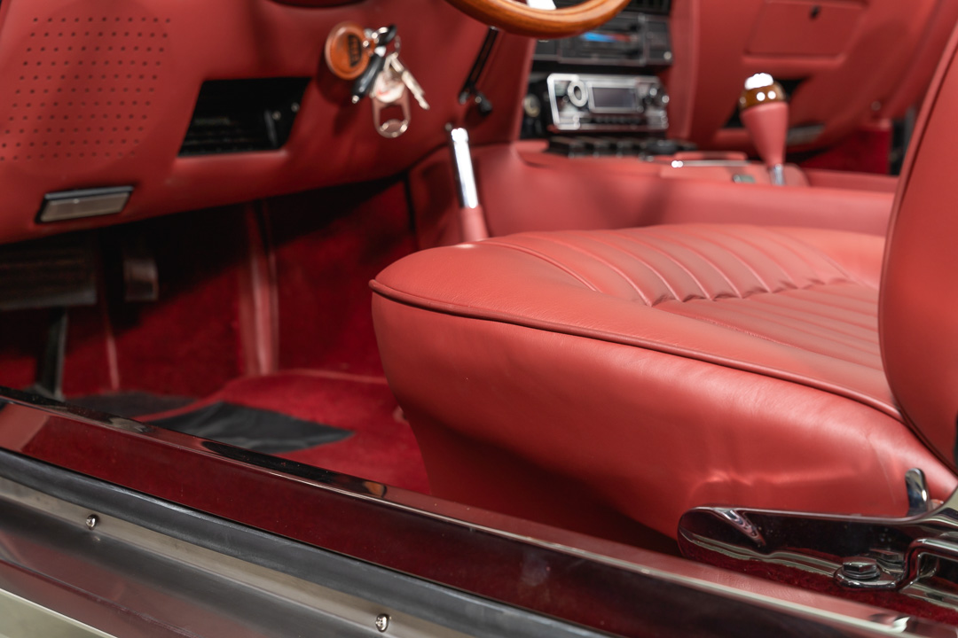 Aston Martin V8 Volante – 33