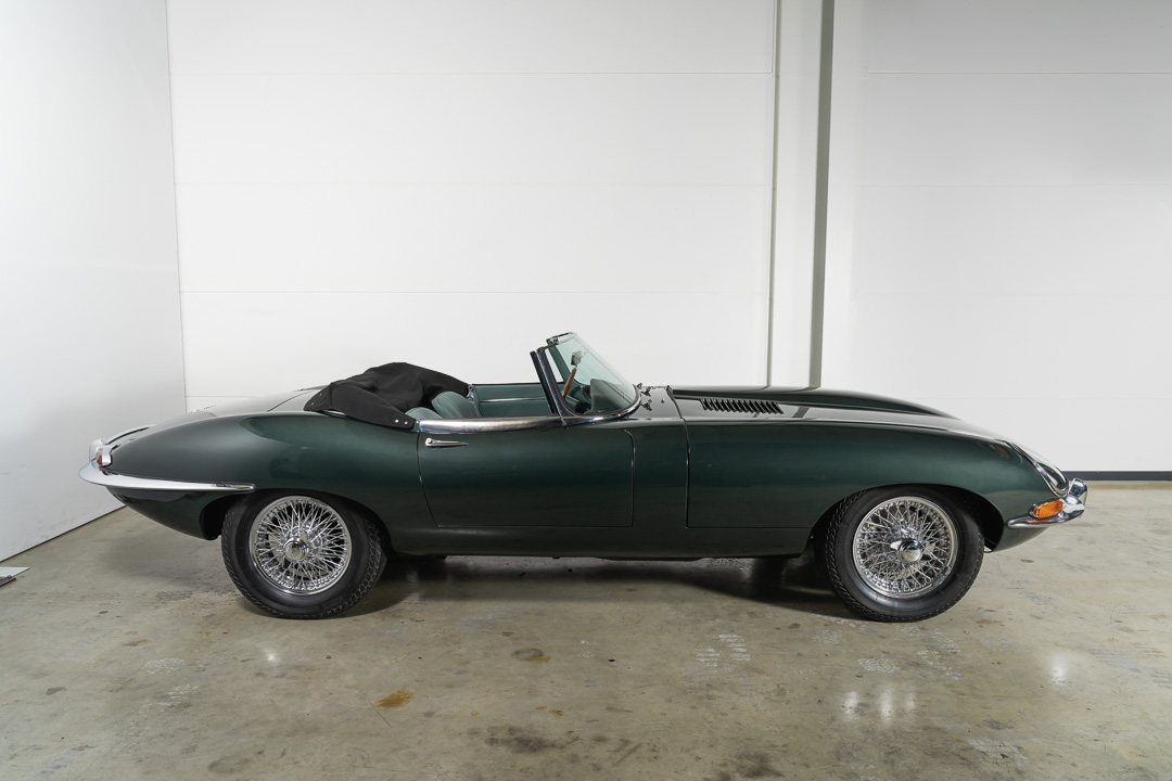 Jaguar E-type 4.2 OTS (Opalescent Dark Green) – 4