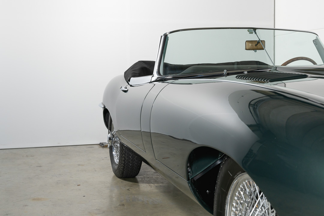 Jaguar E-type 4.2 OTS (Opalescent Dark Green) – 16