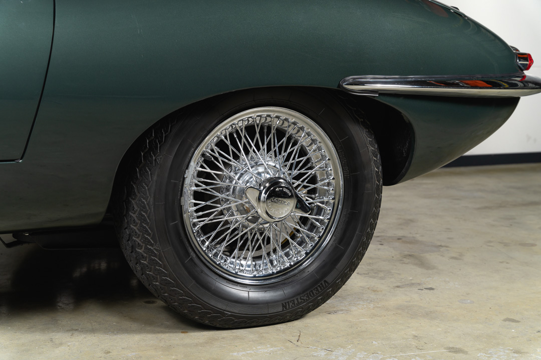 Jaguar E-type 4.2 OTS (Opalescent Dark Green) – 25
