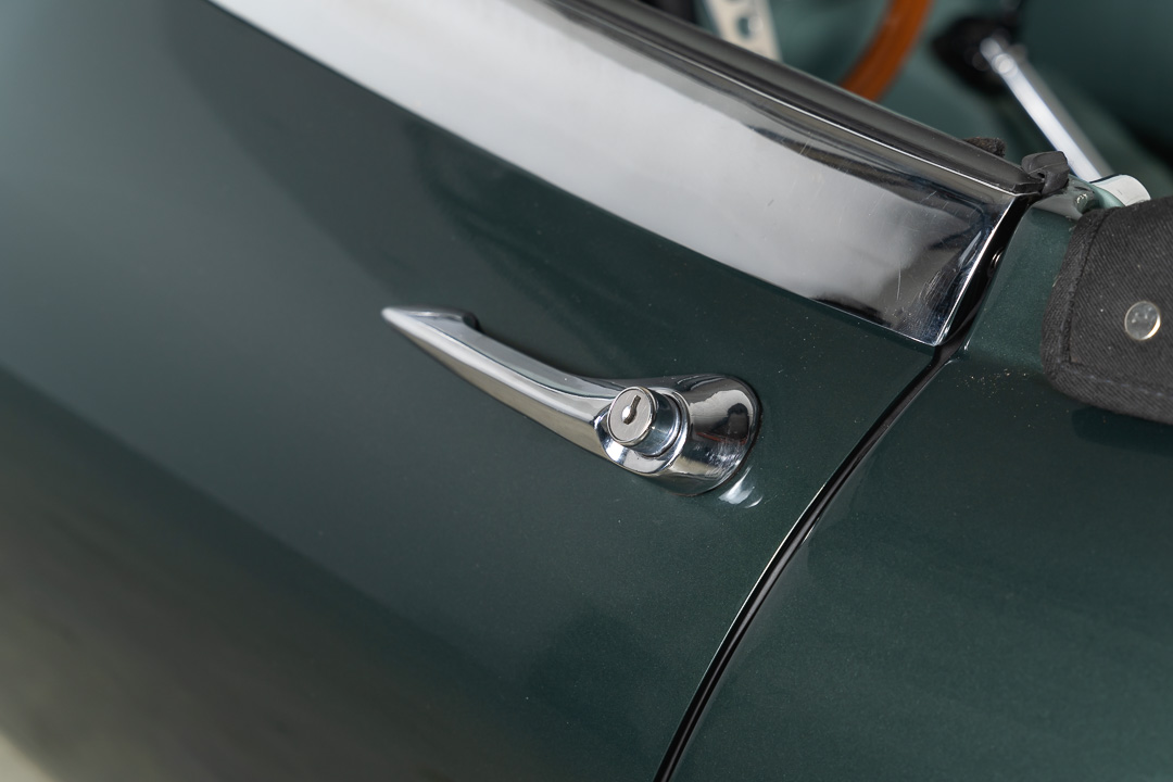 Jaguar E-type 4.2 OTS (Opalescent Dark Green) – 26