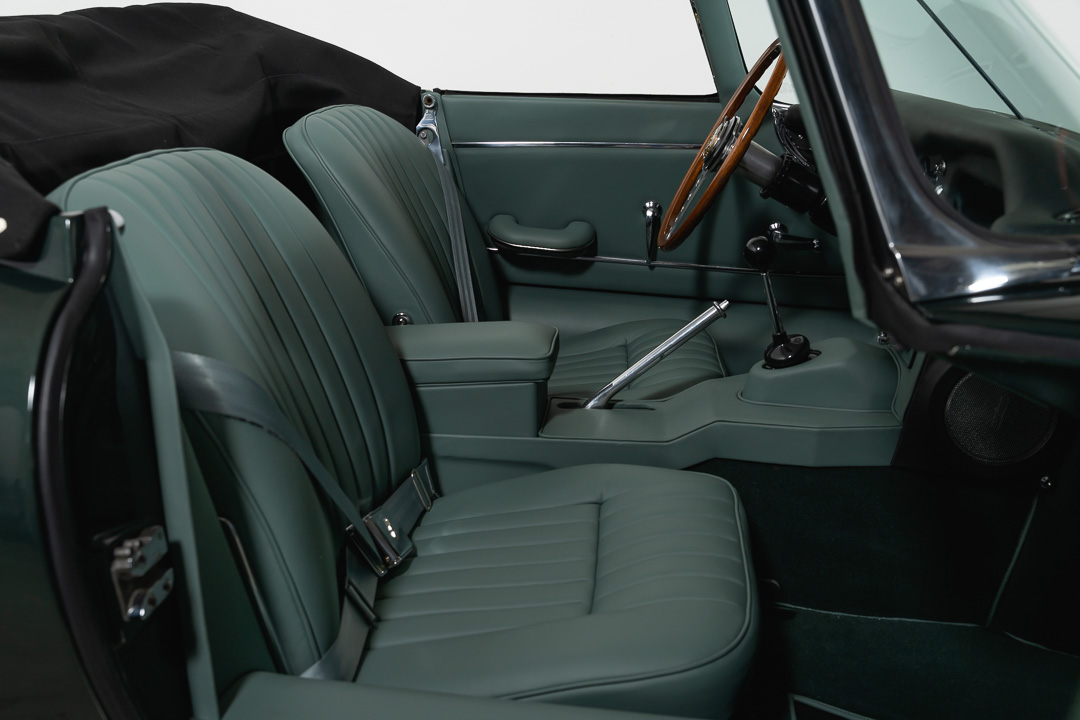 Jaguar E-type 4.2 OTS (Opalescent Dark Green) – 33