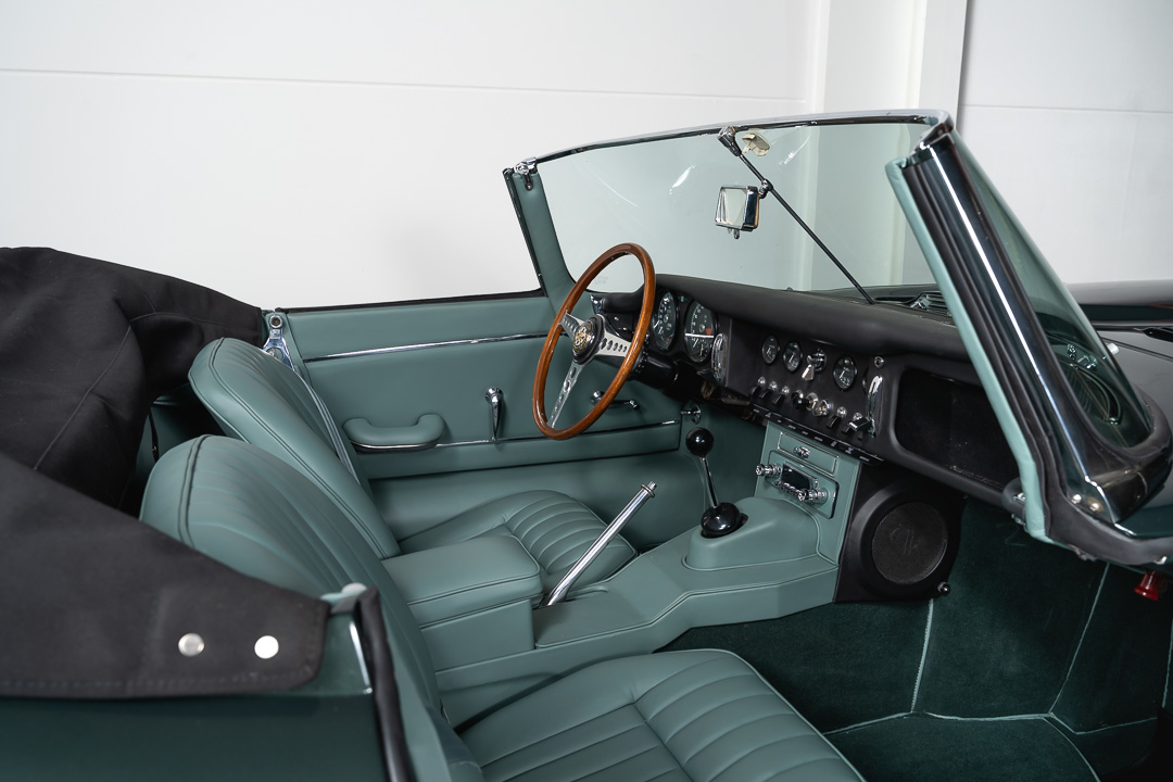 Jaguar E-type 4.2 OTS (Opalescent Dark Green) – 34