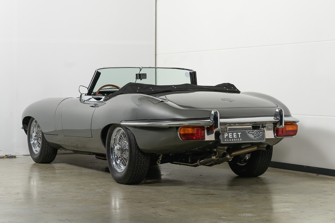 Jaguar E-type 4.2 OTS (Grijs) – 4