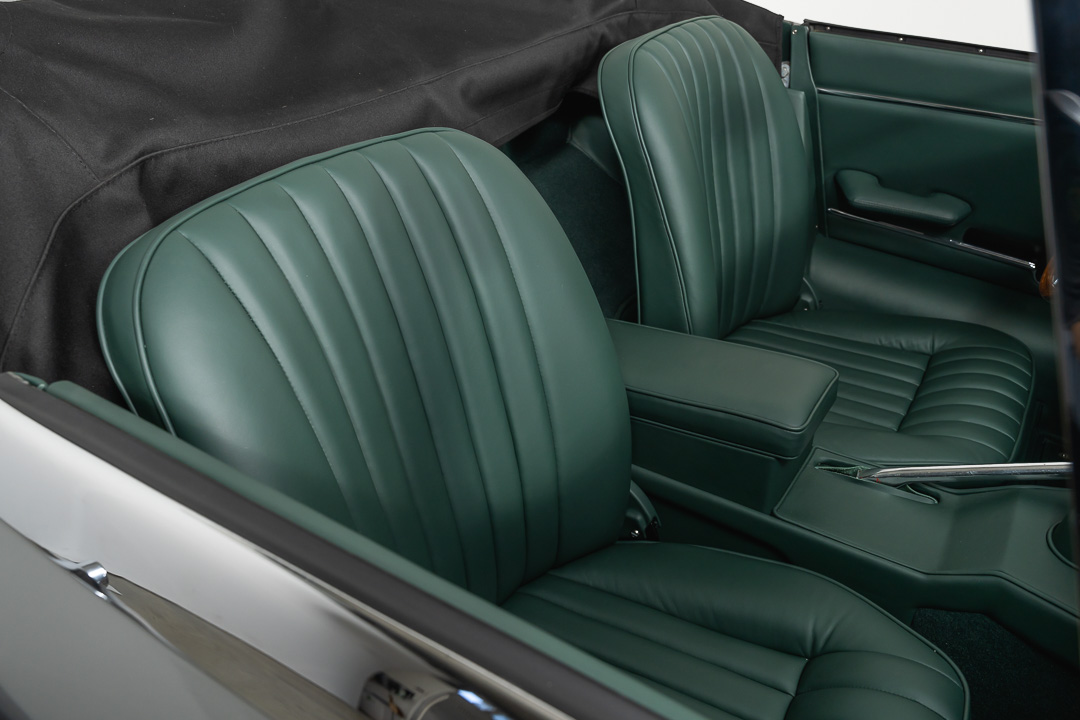 Jaguar E-type 4.2 OTS (Grijs) – 36