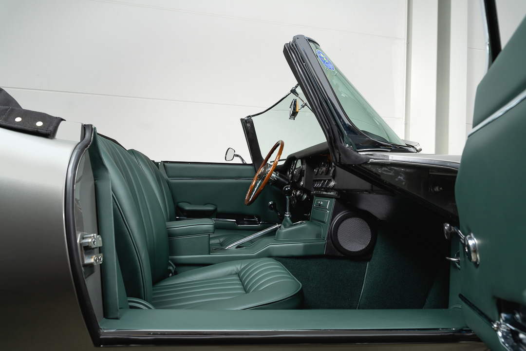Jaguar E-type 4.2 OTS (Grijs) – 38