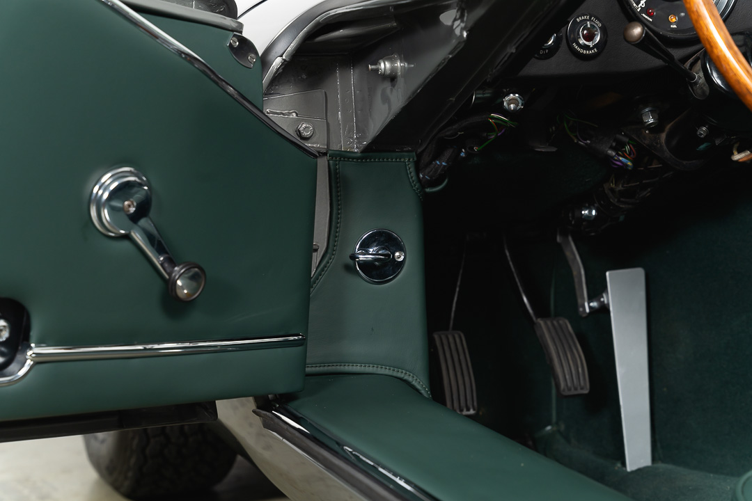 Jaguar E-type 4.2 OTS (Grijs) – 49