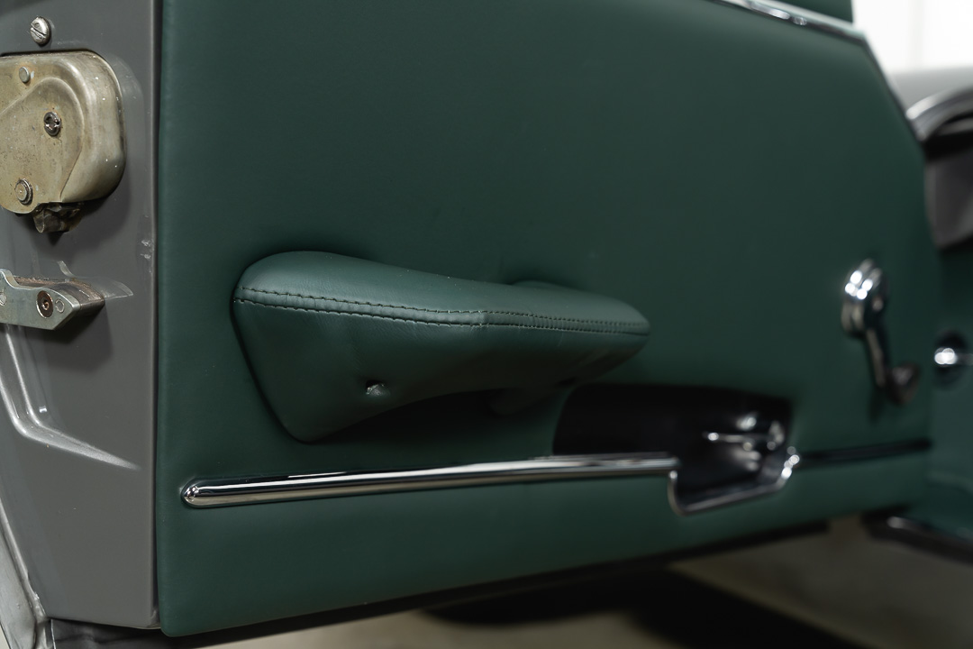 Jaguar E-type 4.2 OTS (Grijs) – 64