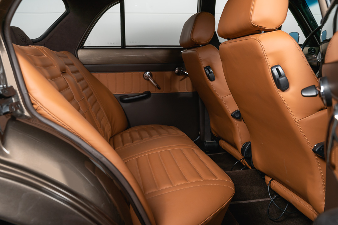 Volvo Amazon interior – 15