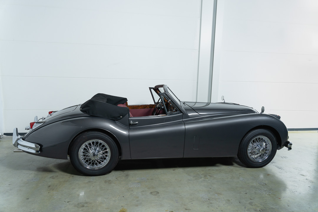 Jaguar XK 140 DHC Interior – 8