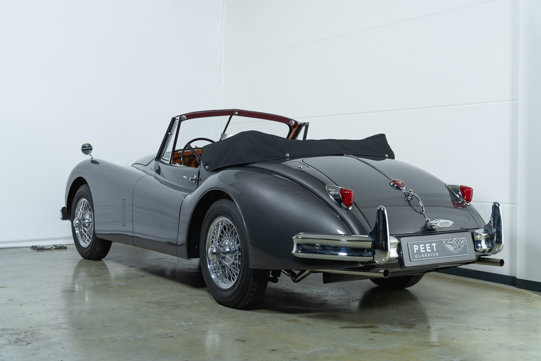 Jaguar XK 140 DHC Interior – 11