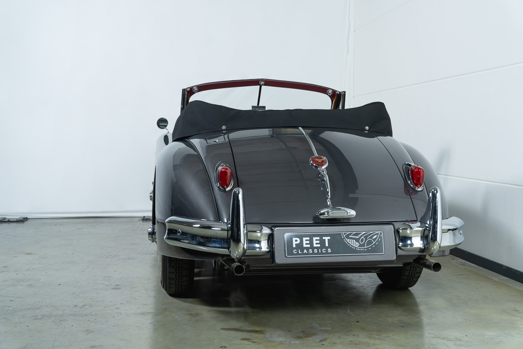 Jaguar XK 140 DHC Interior – 12