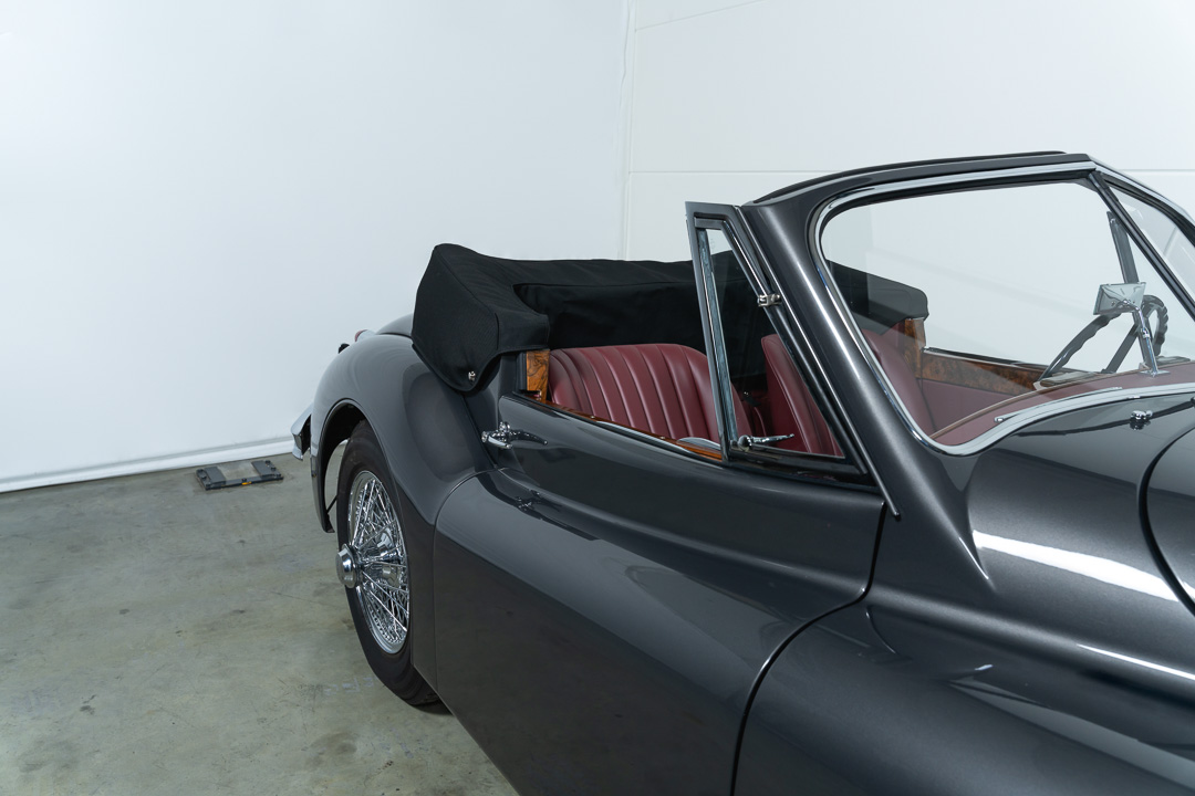 Jaguar XK 140 DHC Interior – 32