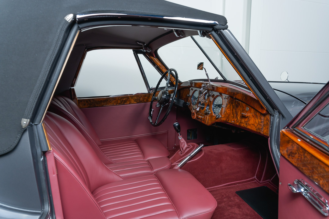 Jaguar XK 140 DHC Interior – 36
