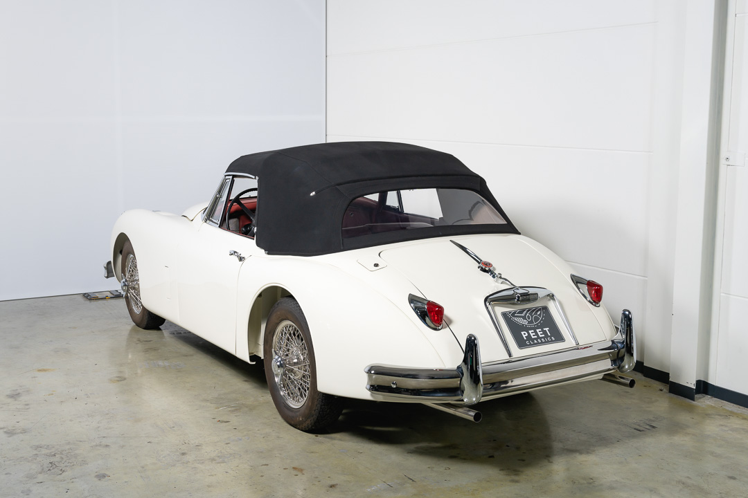 Jaguar XK150 DHC (wit/rood) – 44