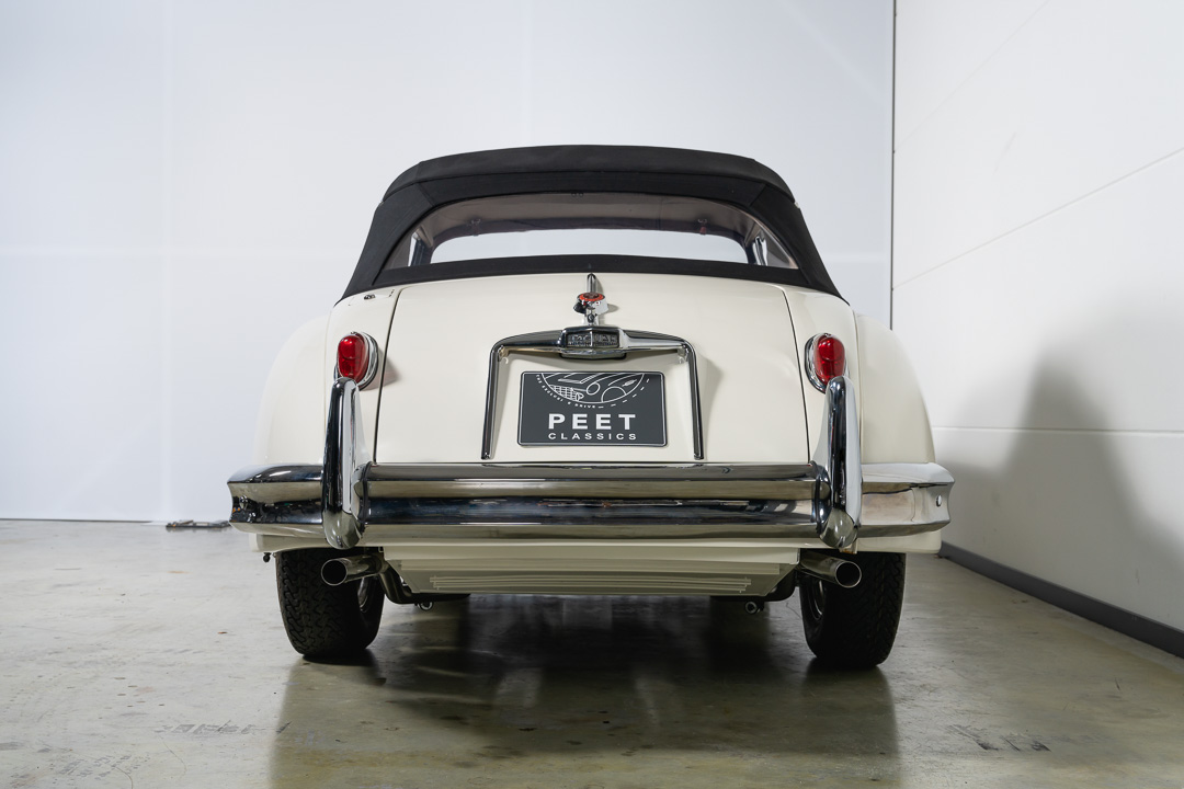 Jaguar XK150 DHC (wit/rood) – 45