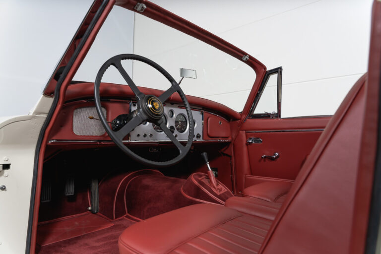 Jaguar XK150 DHC (wit/rood)