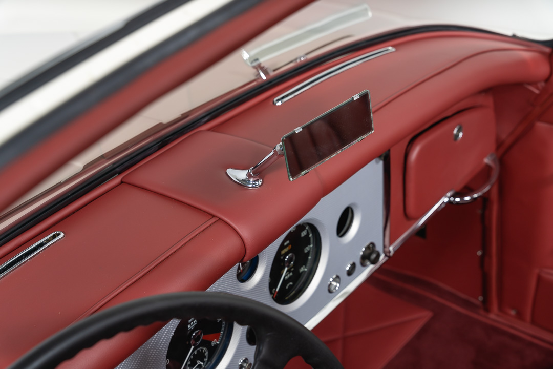 Jaguar XK150 DHC (wit/rood) – 10