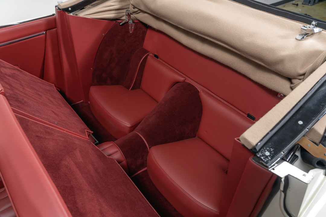 Jaguar XK150 DHC (wit/rood) – 17