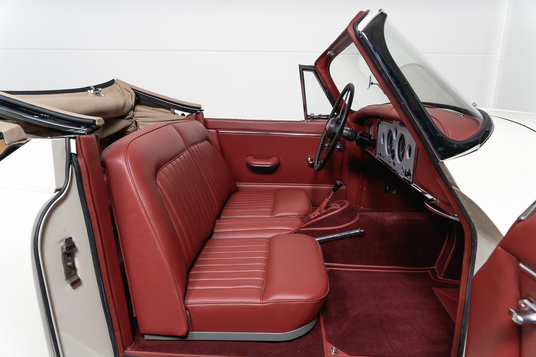 Jaguar XK150 DHC (wit/rood) – 27