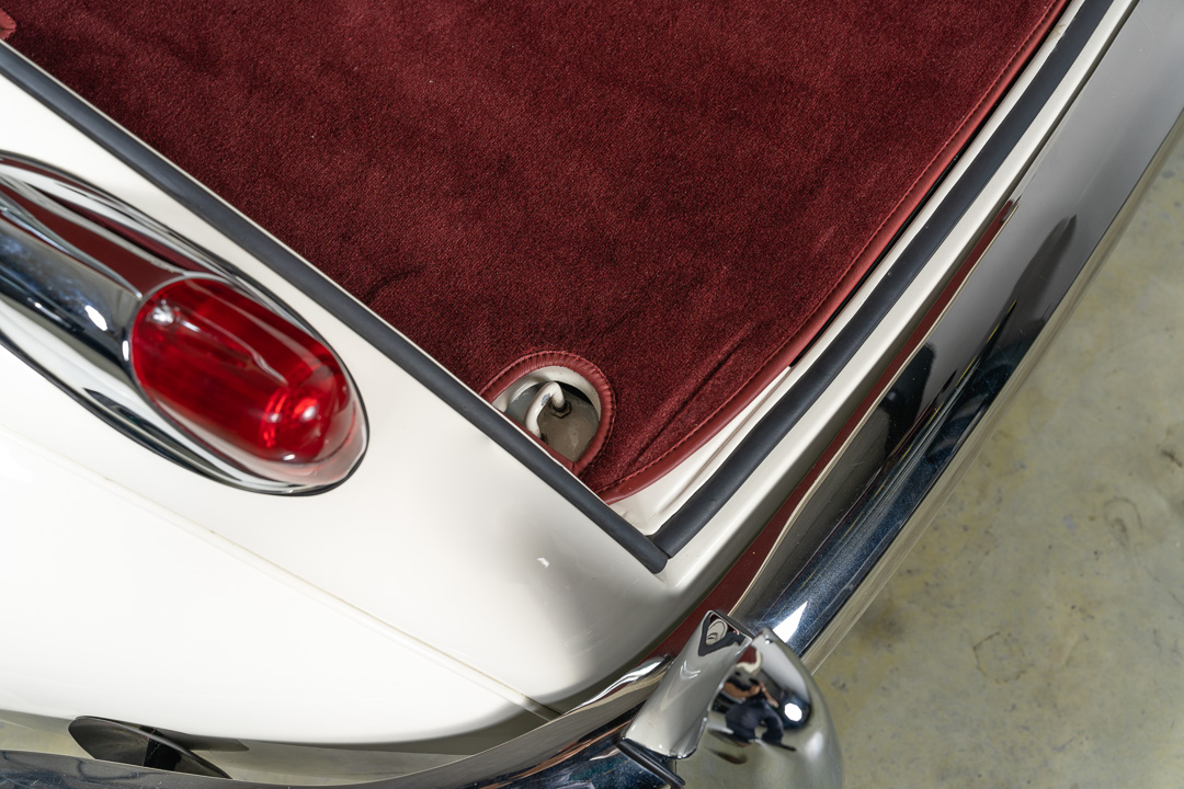 Jaguar XK150 DHC (wit/rood) – 41